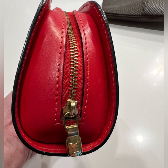 Authentic Louis Vuitton Epi cosmetic pouch - Picture 6 of 9